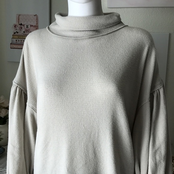 EUC Small Large Free People mock neck with open back balloon sleeves cream color - Picture 5 of 8